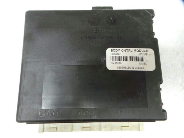 Programmed 2000-2004 Impala BCM 10432571 showing connectors. A direct-fit solution for fixing electrical and security faults.